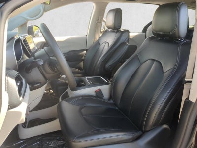 2023 Chrysler Pacifica Hybrid Touring L FWD