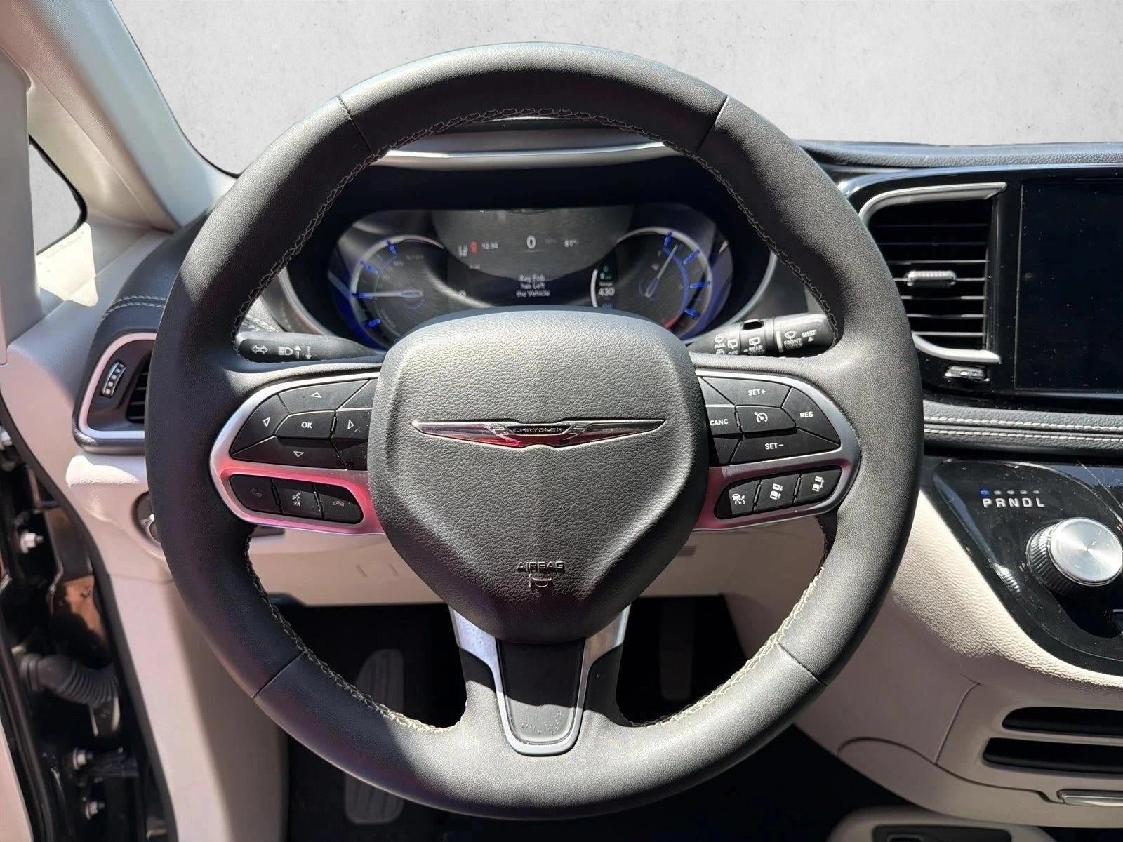 2023 Chrysler Pacifica Hybrid Touring L FWD