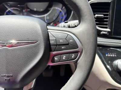 2023 Chrysler Pacifica Hybrid Touring L FWD