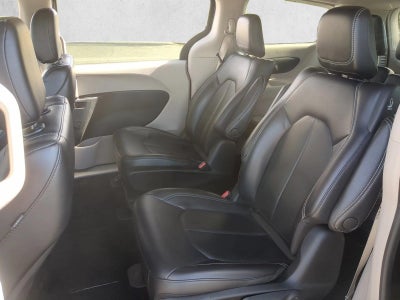 2023 Chrysler Pacifica Hybrid Touring L FWD