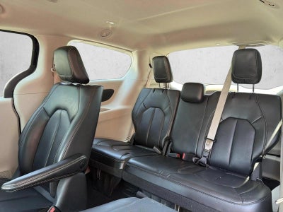 2023 Chrysler Pacifica Hybrid Touring L FWD