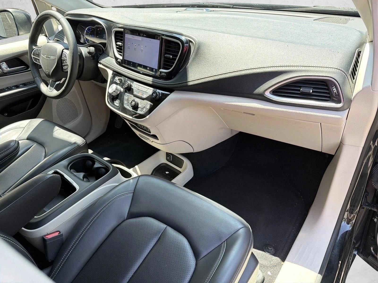 2023 Chrysler Pacifica Hybrid Touring L FWD
