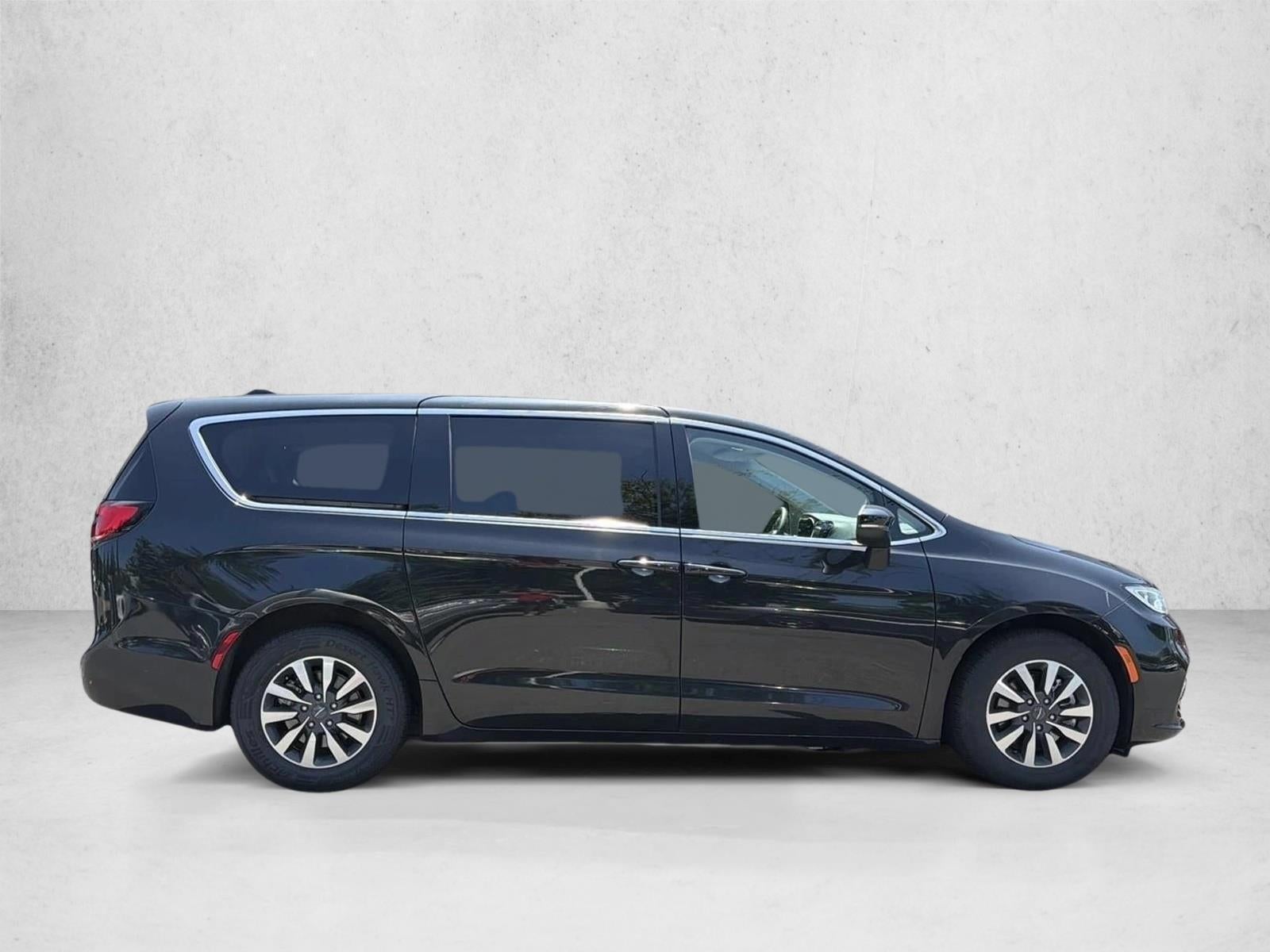 2023 Chrysler Pacifica Hybrid Touring L FWD