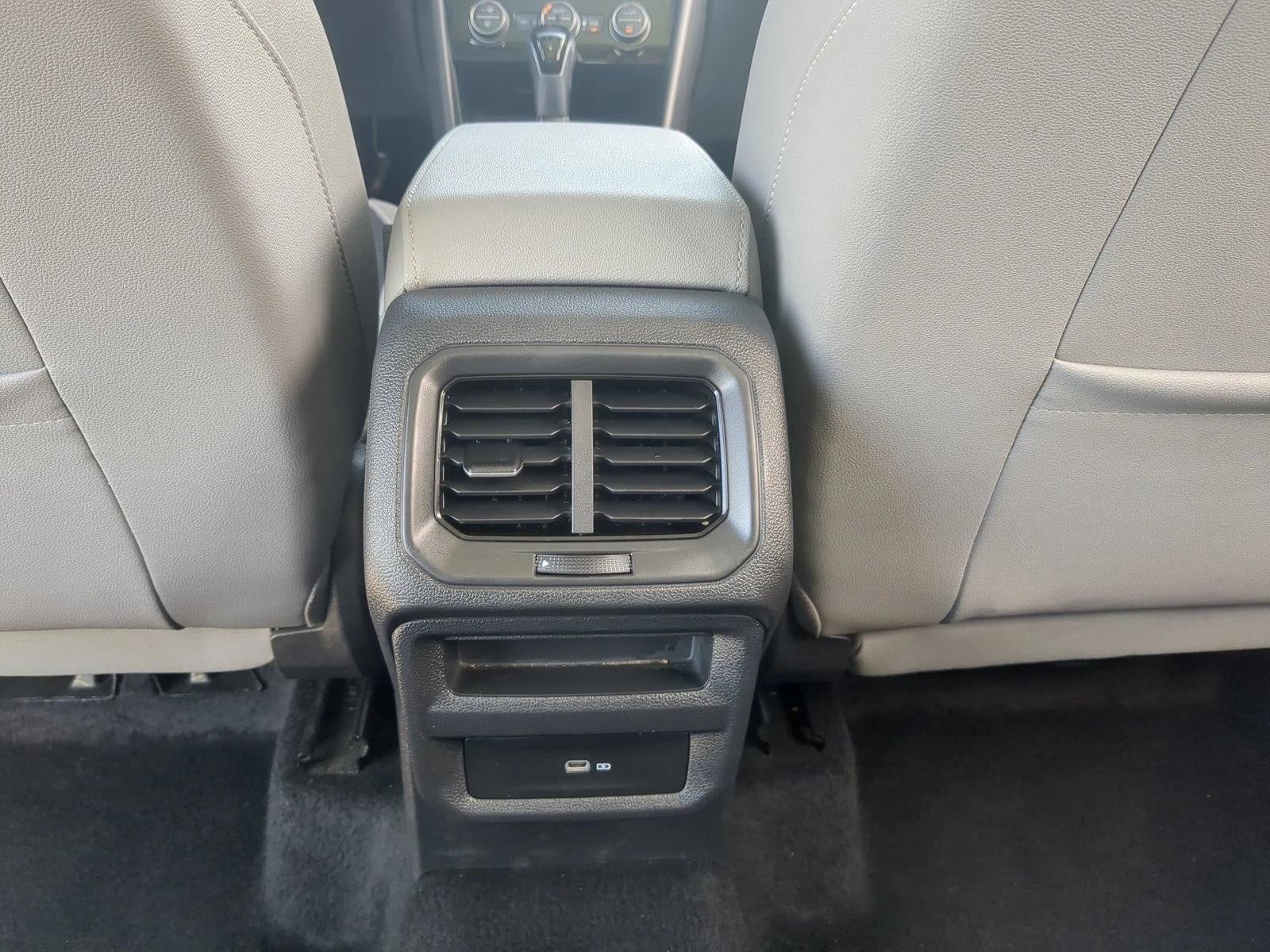 2024 Volkswagen Taos SE 4MOTION
