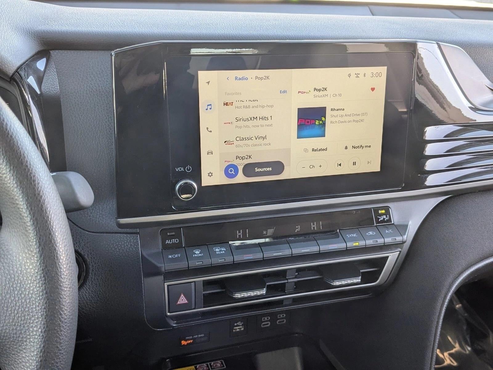 2025 Toyota Camry LE (SE)