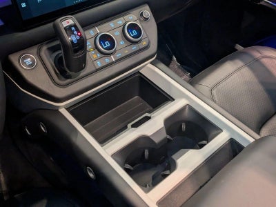 2025 Land Rover Defender 110 P400 X-Dynamic SE