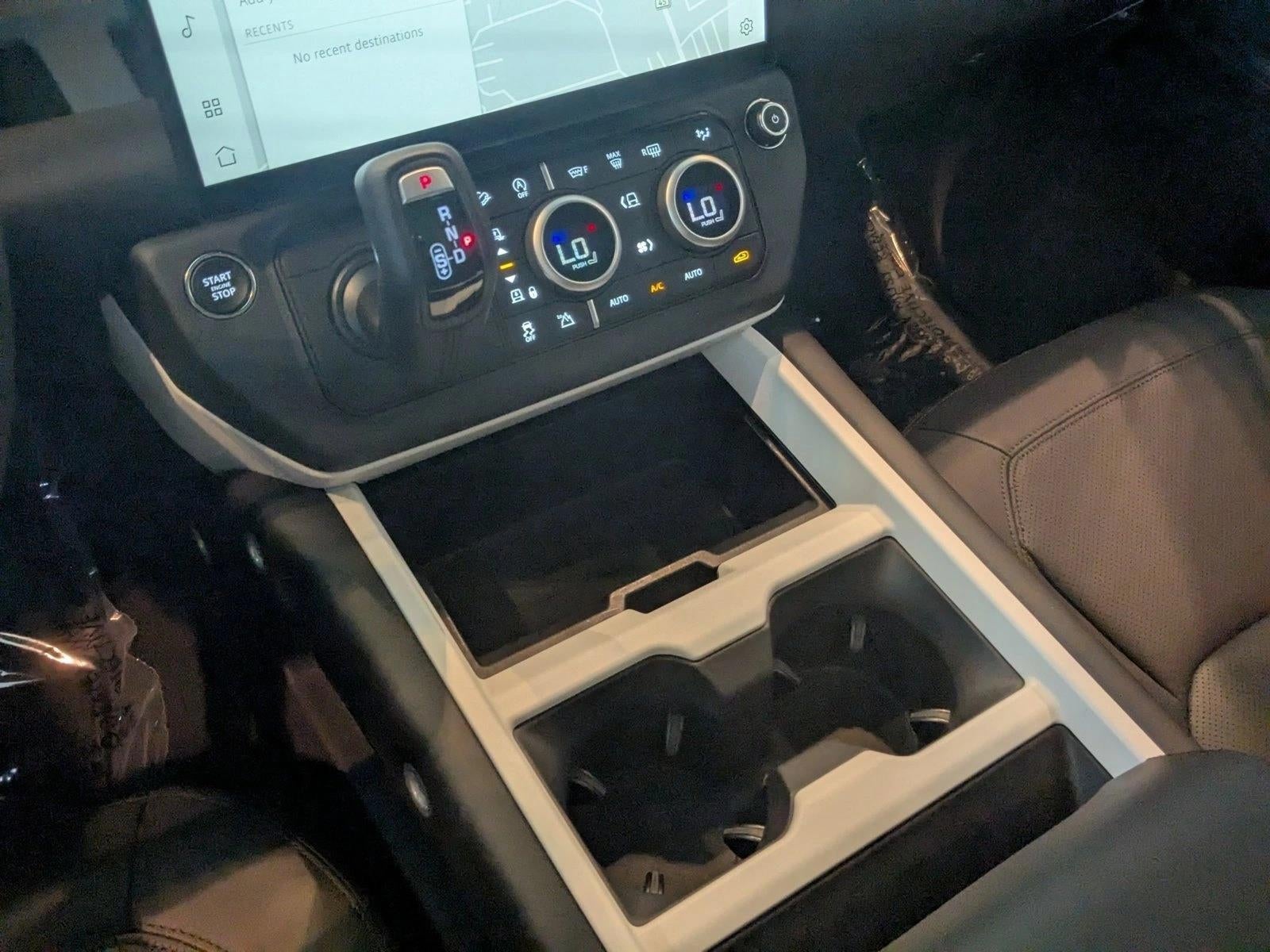 2026 Land Rover Defender 130 P400 X-Dynamic SE