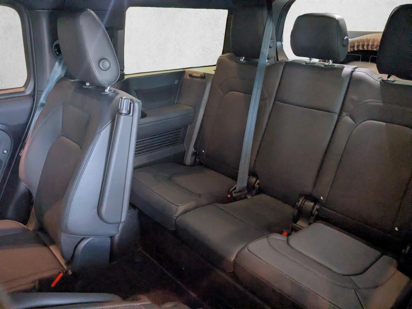 2026 Land Rover Defender 130 P400 X-Dynamic SE