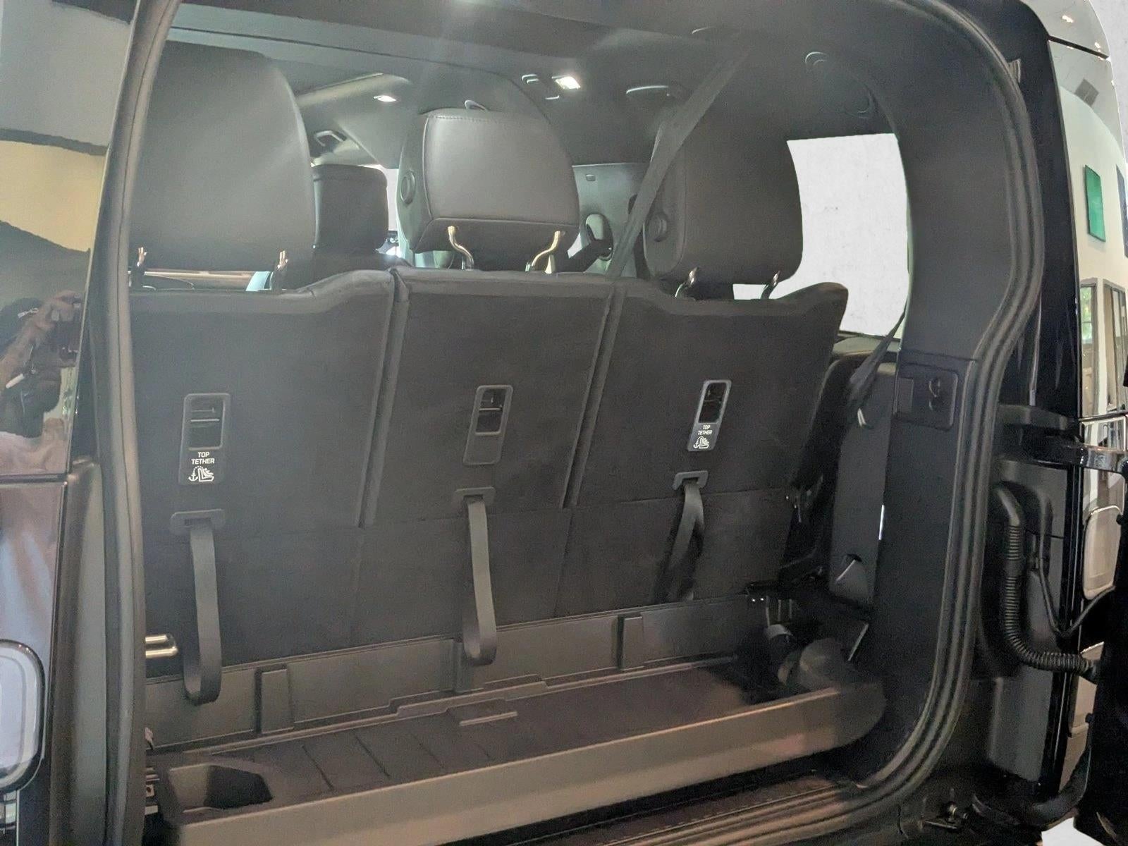 2026 Land Rover Defender 130 P400 X-Dynamic SE