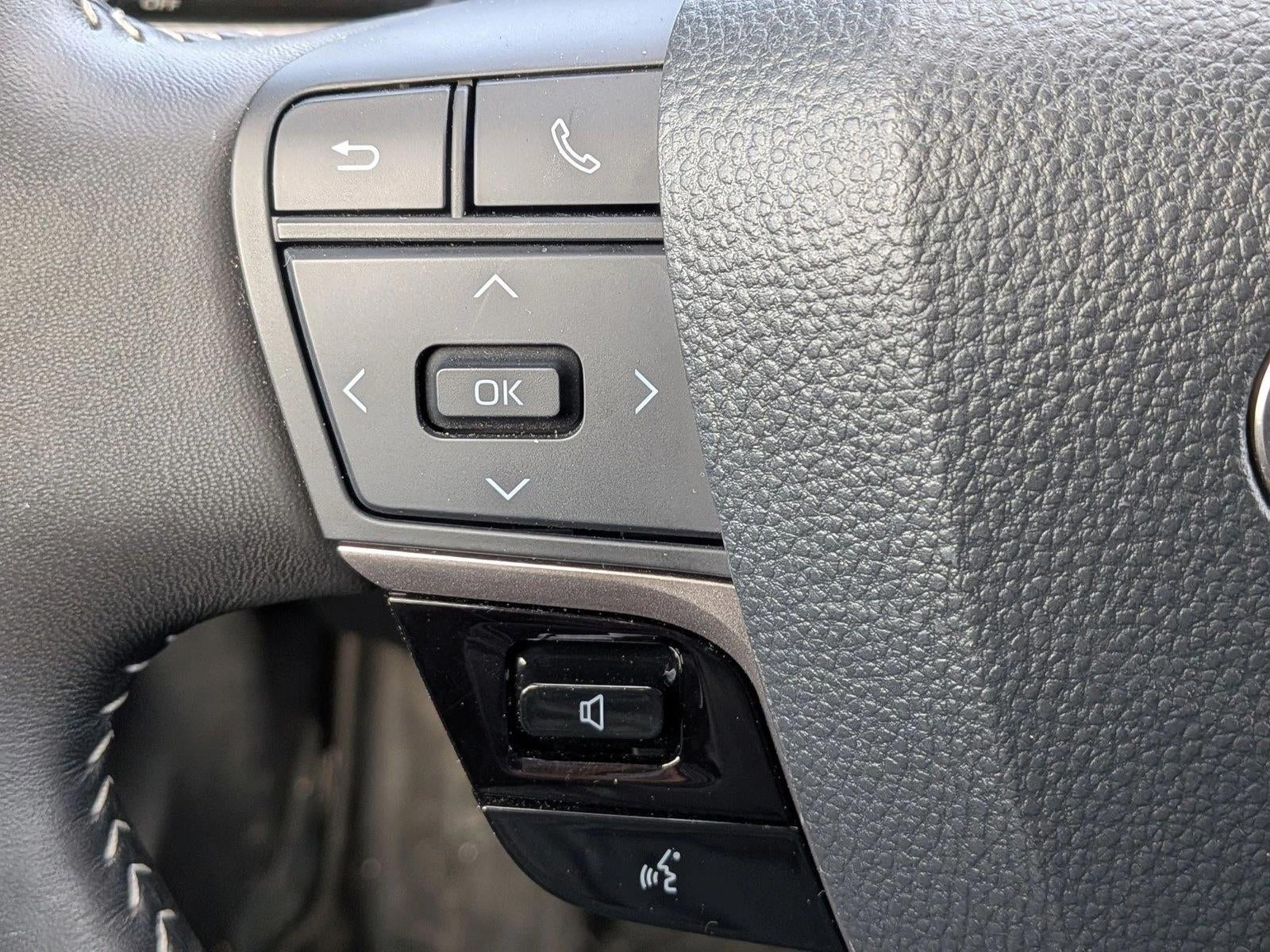 2025 Toyota Camry SE (Natl)