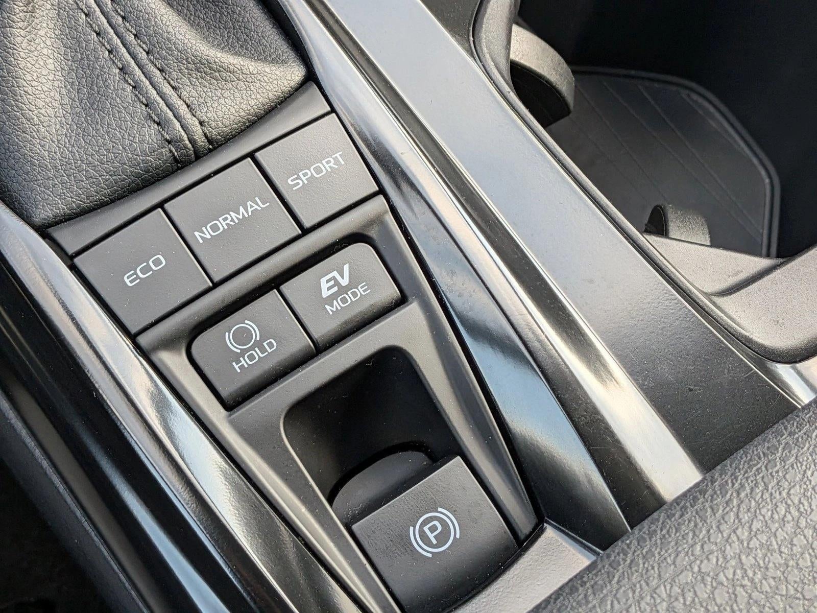 2025 Toyota Camry SE (Natl)