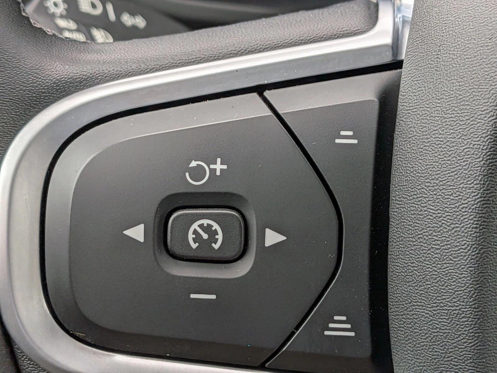 2022 Volvo XC60 B5 AWD Momentum