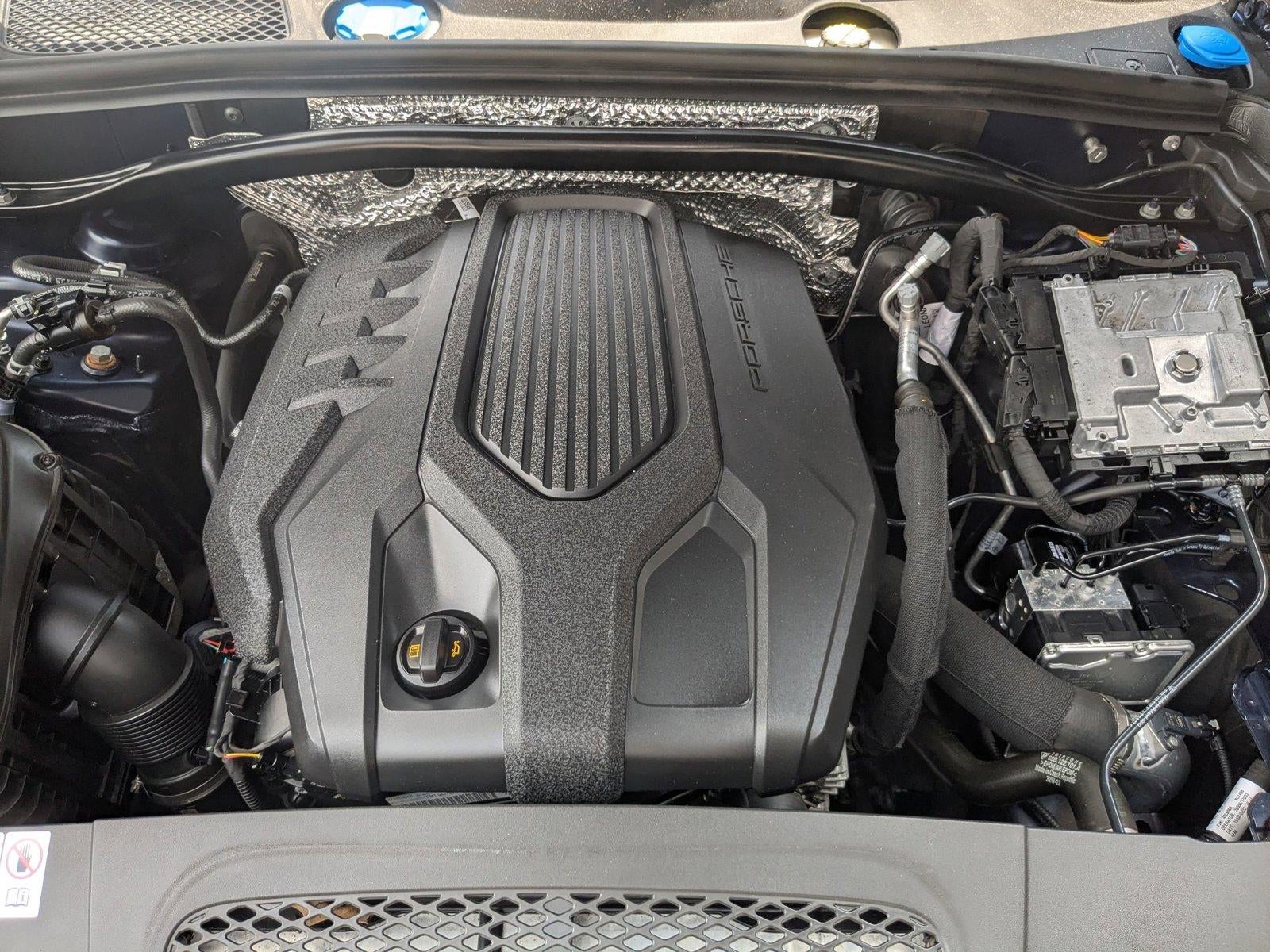 2023 Porsche Macan AWD