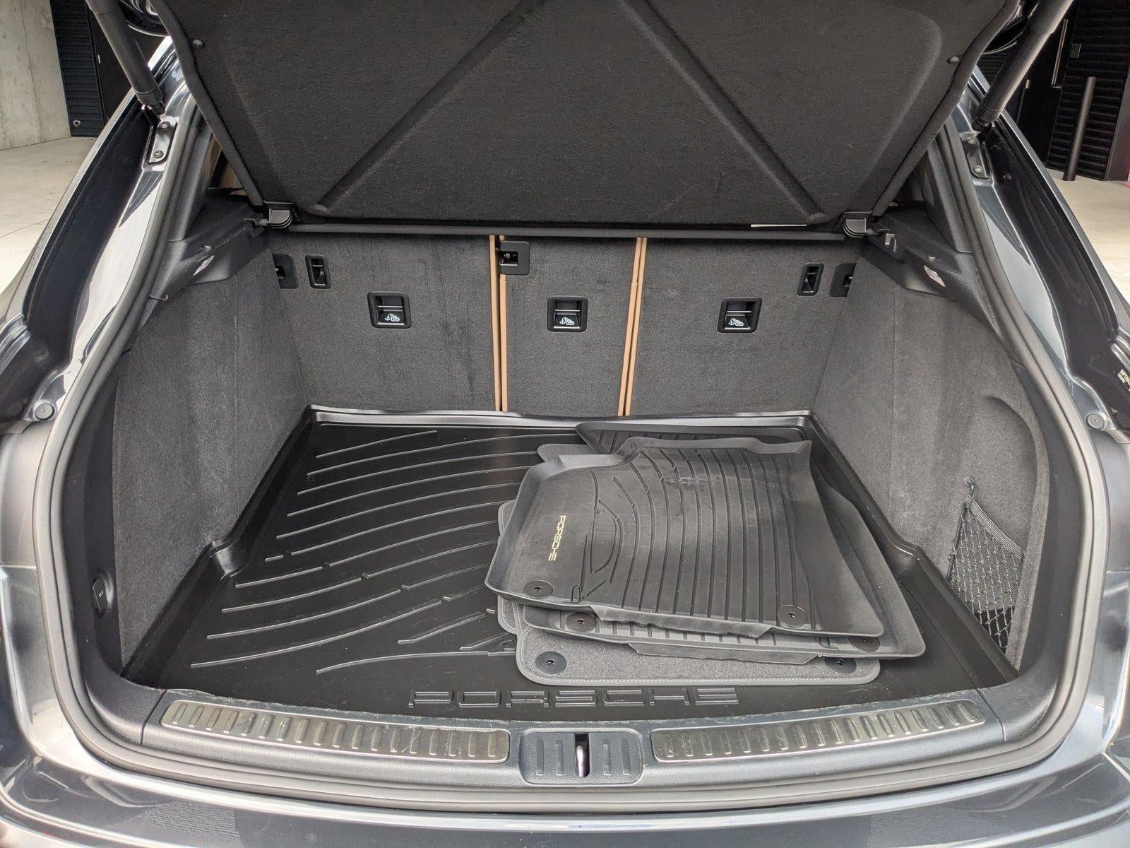 2023 Porsche Macan AWD