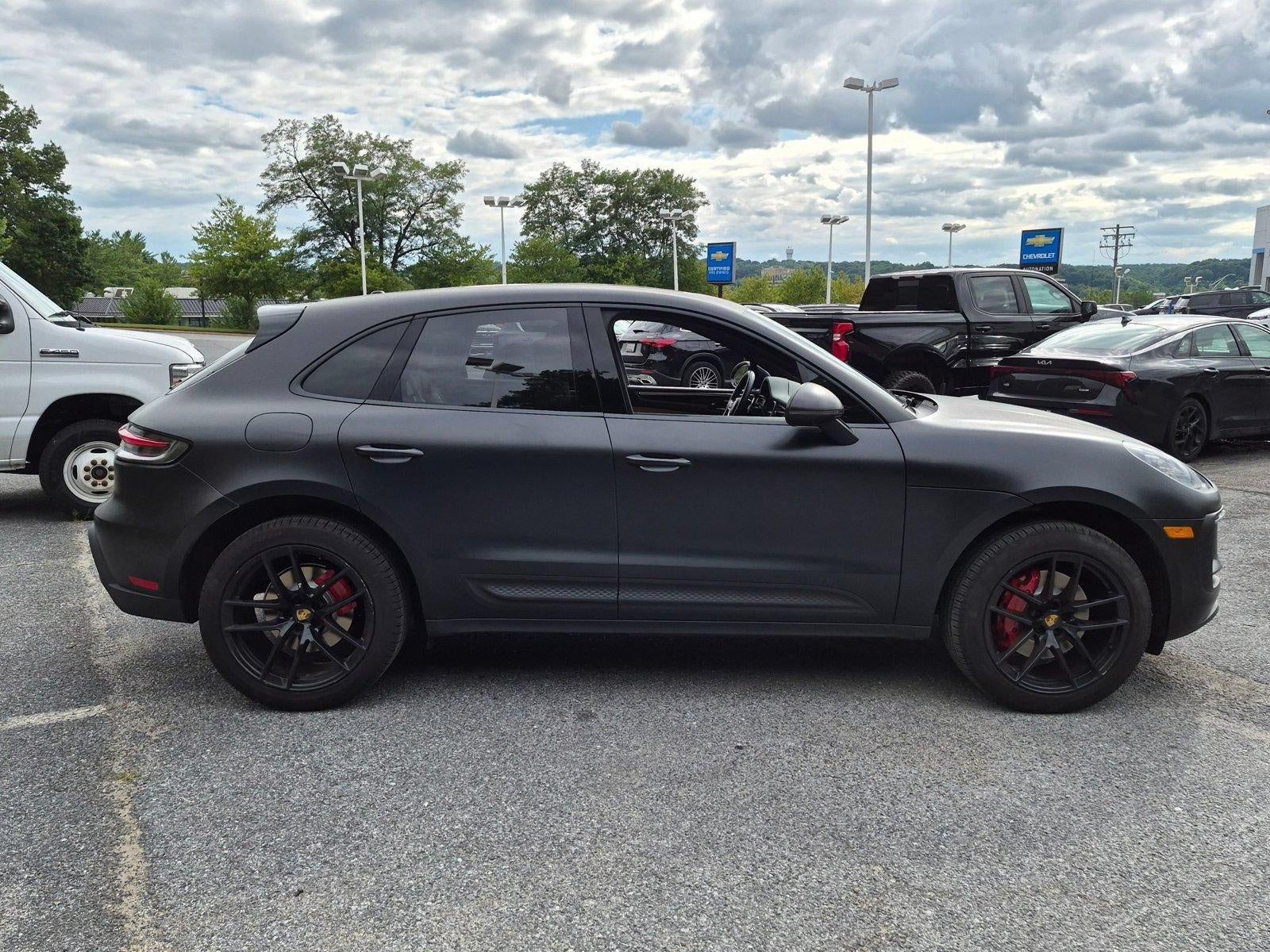 2023 Porsche Macan AWD