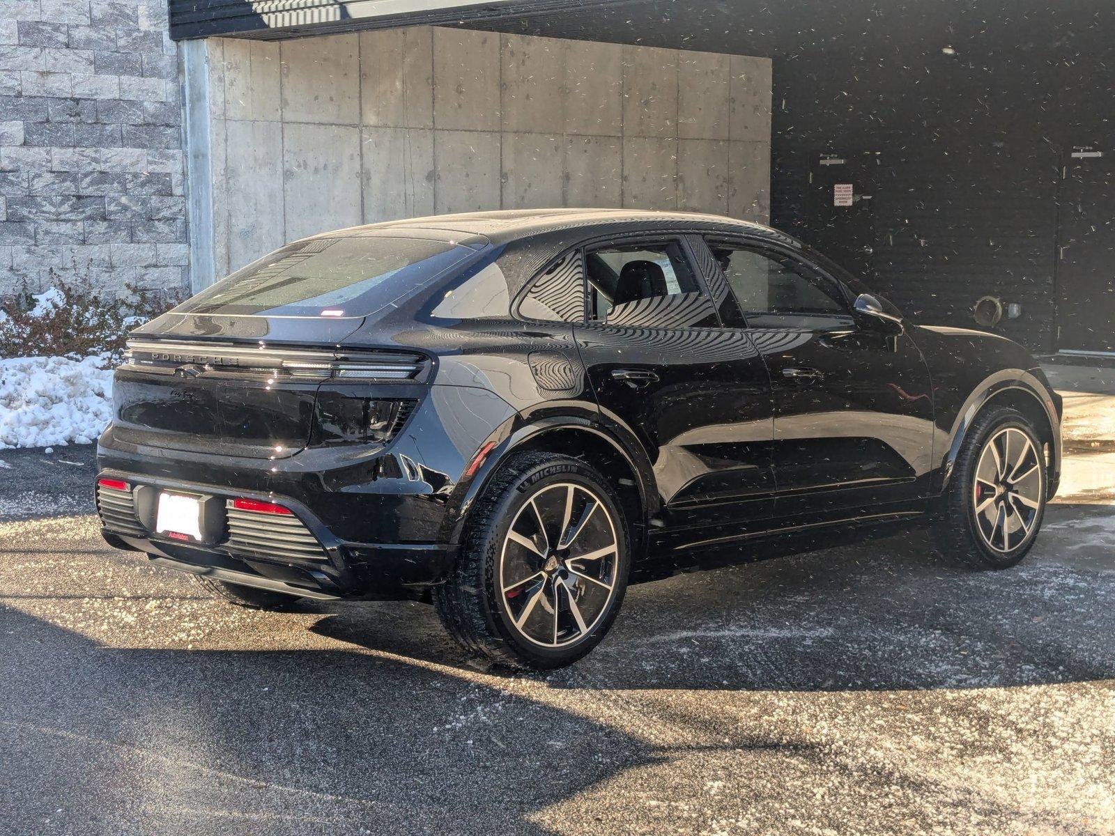 2025 Porsche Macan Electric Turbo AWD