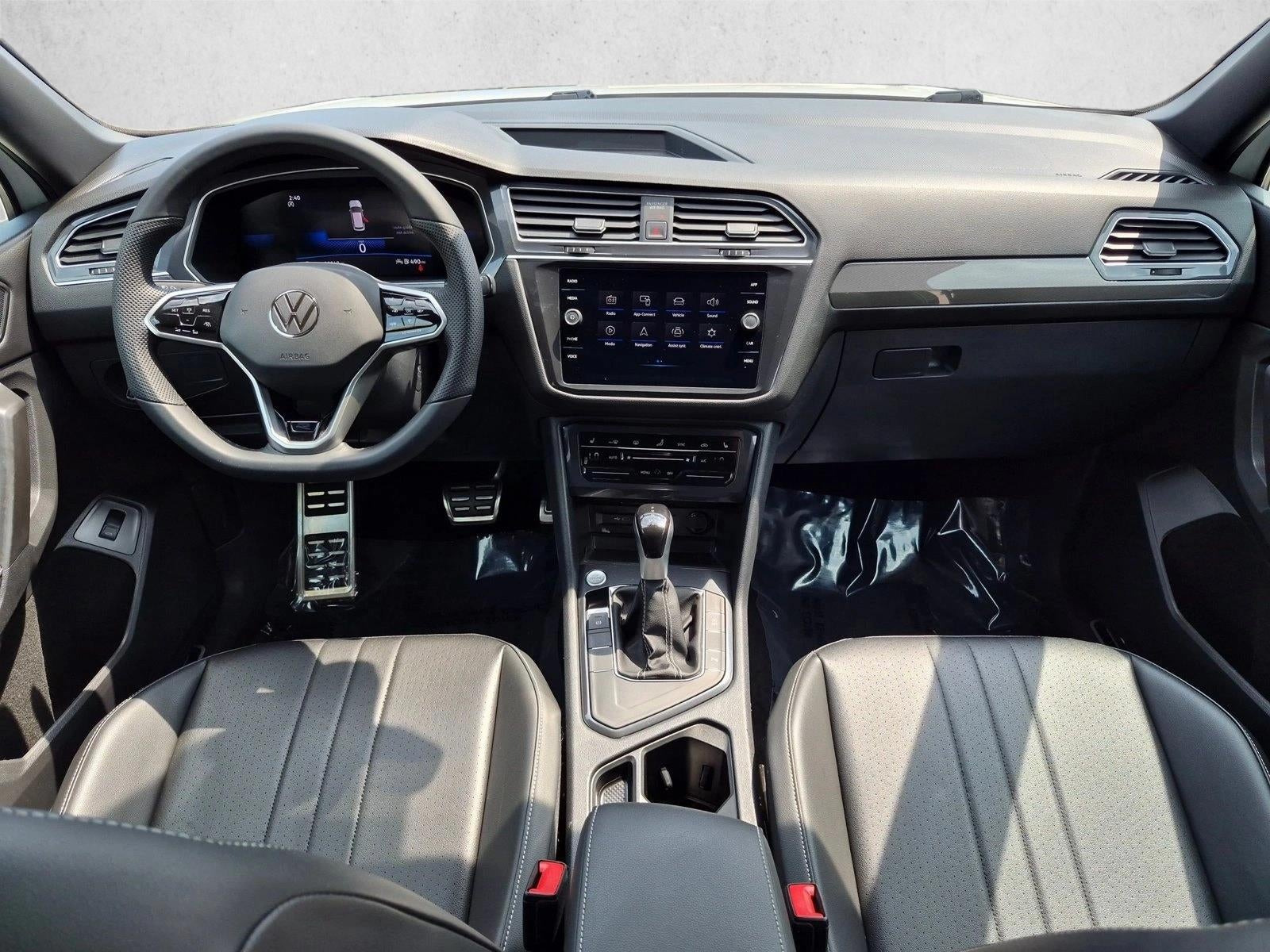 2024 Volkswagen Tiguan SE R-Line Black