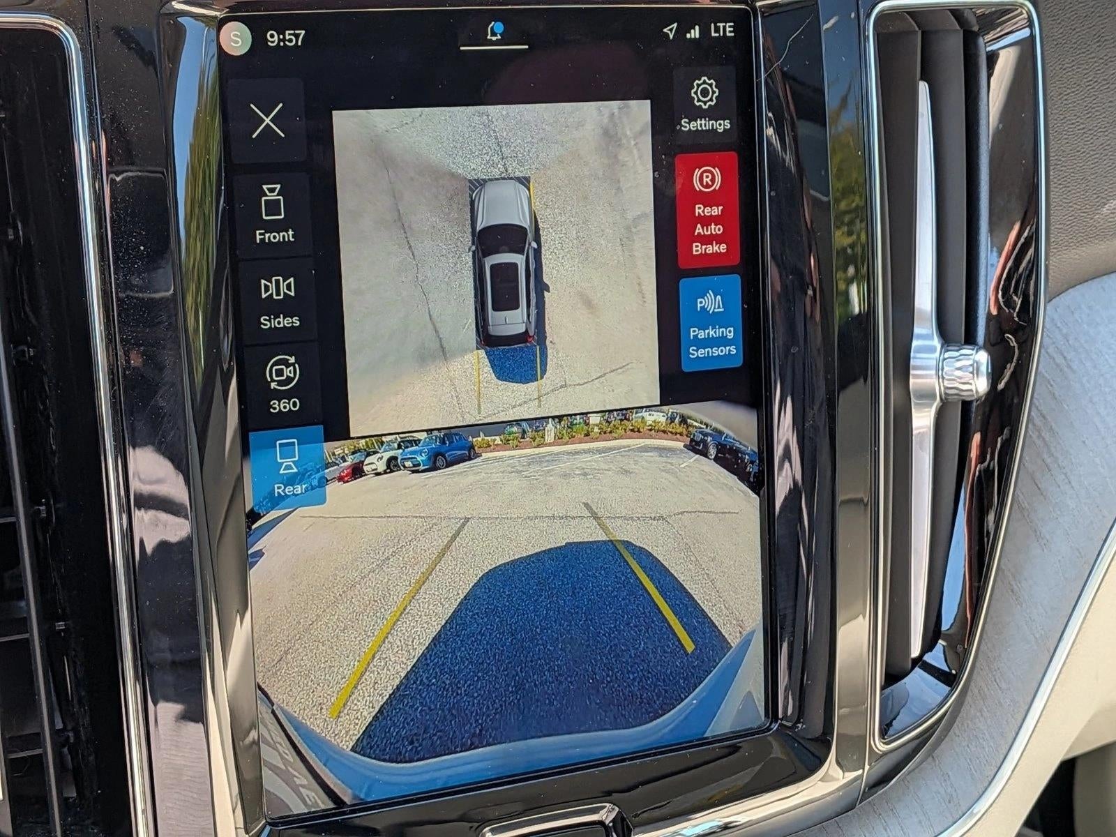 2024 Volvo XC60 Recharge Plug-In Hybrid Plus Dark Theme