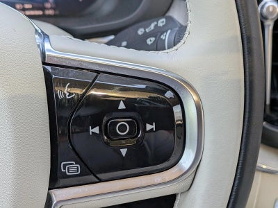 2024 Volvo XC60 Recharge Plug-In Hybrid Plus Dark Theme