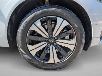 2024 Volvo XC60 Recharge Plug-In Hybrid Plus Dark Theme