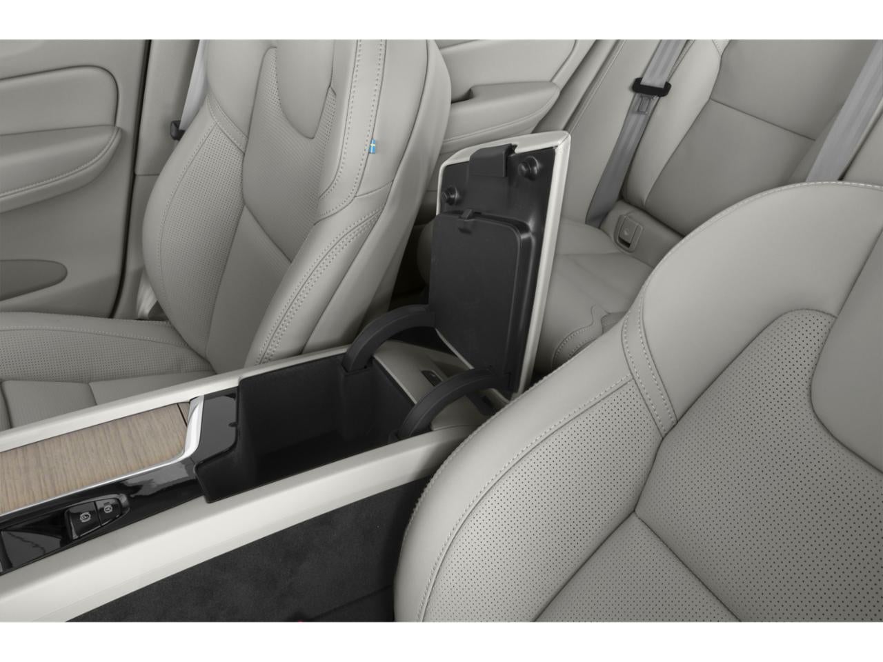 2024 Volvo XC60 Recharge Plug-In Hybrid Plus Dark Theme