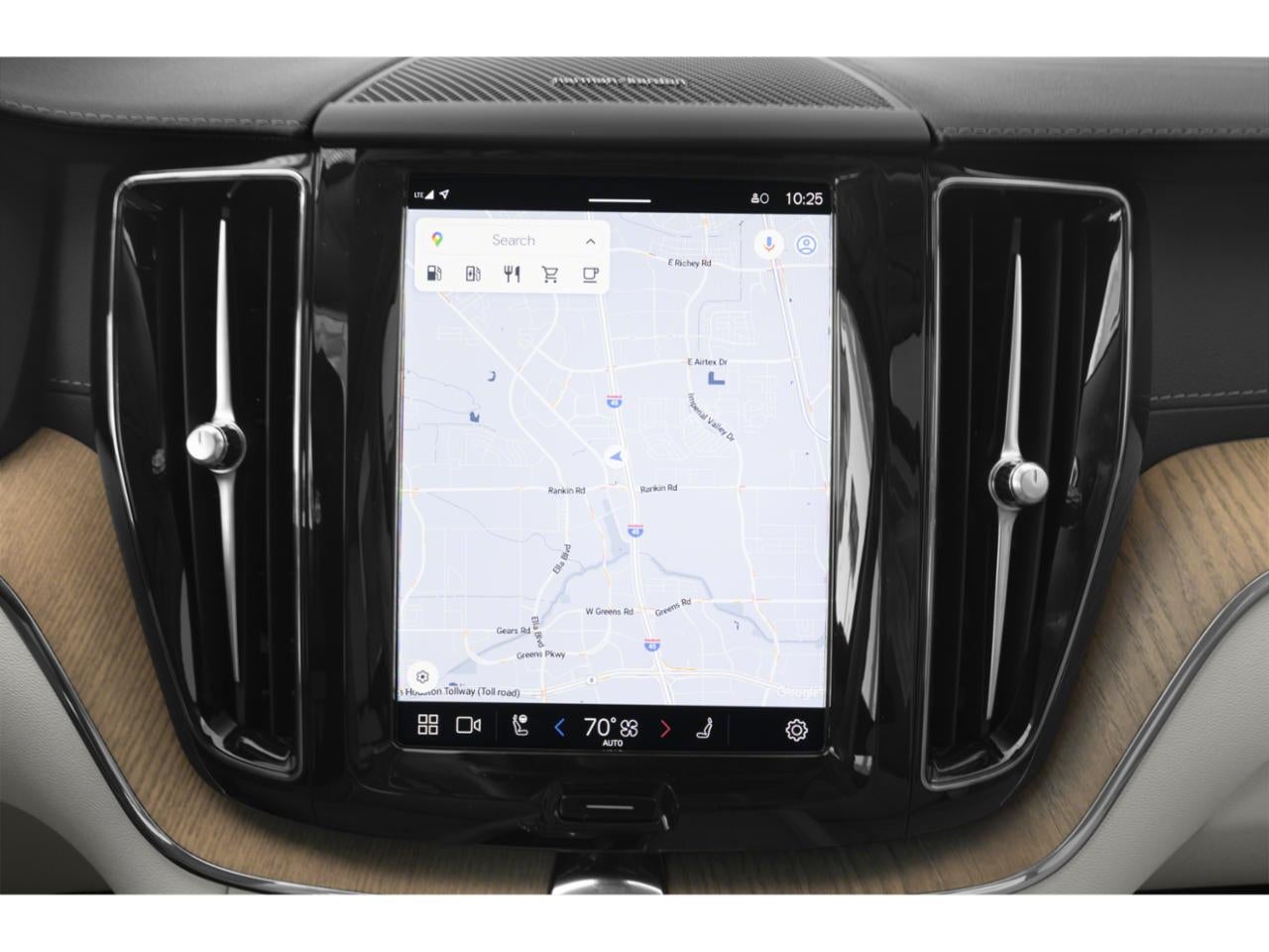 2024 Volvo XC60 Recharge Plug-In Hybrid Plus Dark Theme