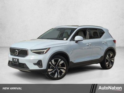 2025 Volvo XC40 Ultra Bright Theme