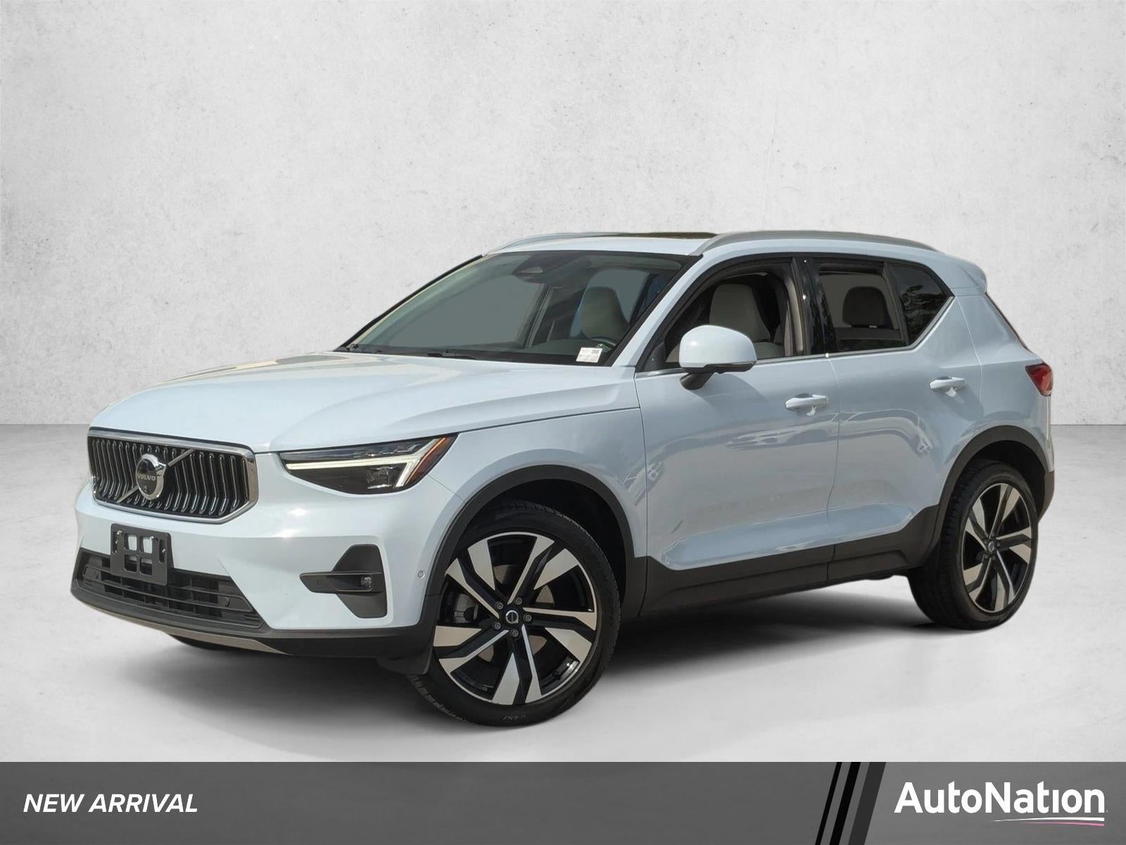 2025 Volvo XC40 Ultra Bright Theme