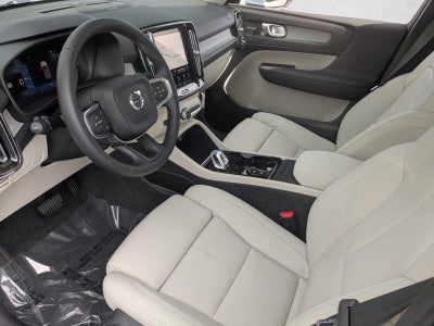 2025 Volvo XC40 Ultra Bright Theme
