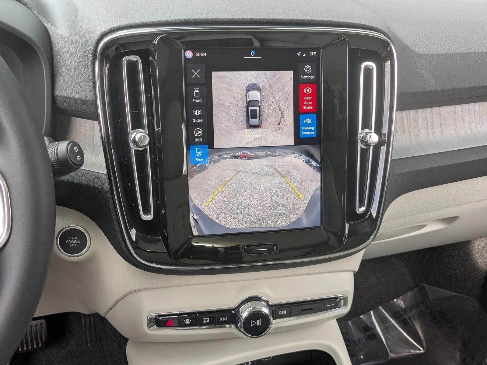 2025 Volvo XC40 Ultra Bright Theme