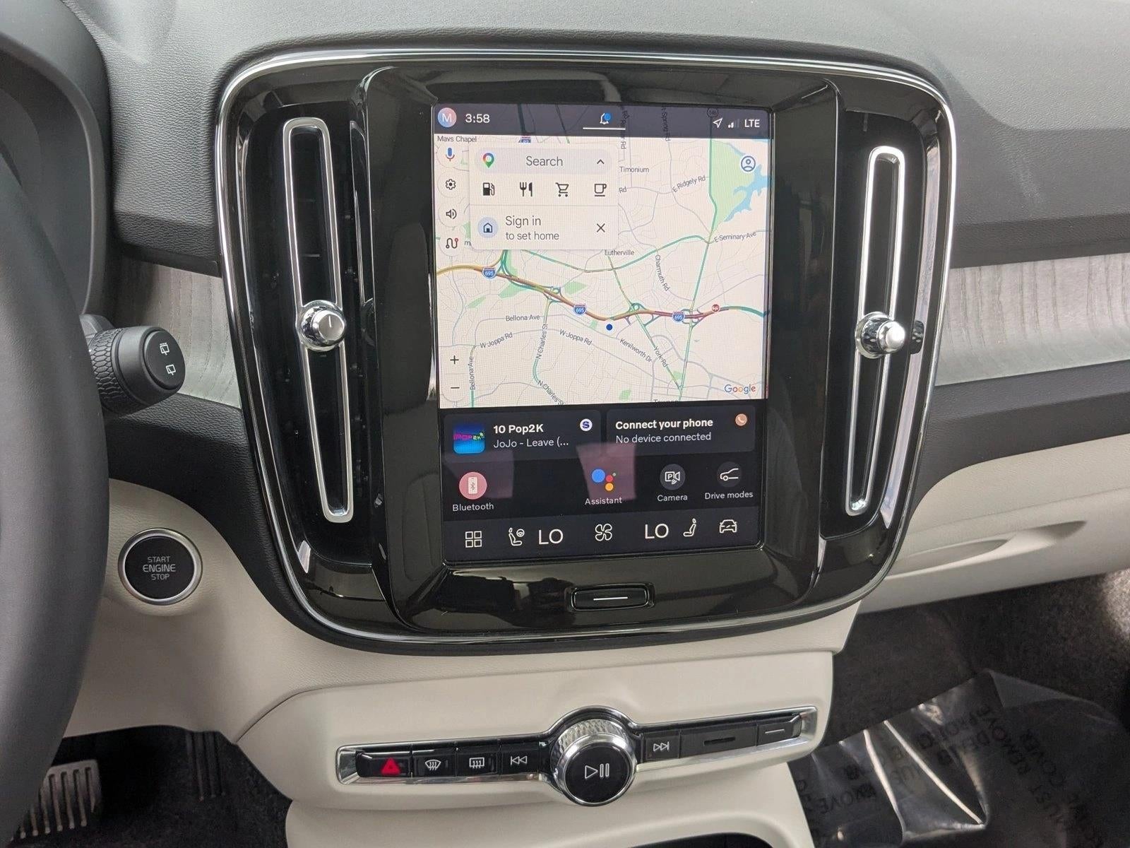2025 Volvo XC40 Ultra Bright Theme