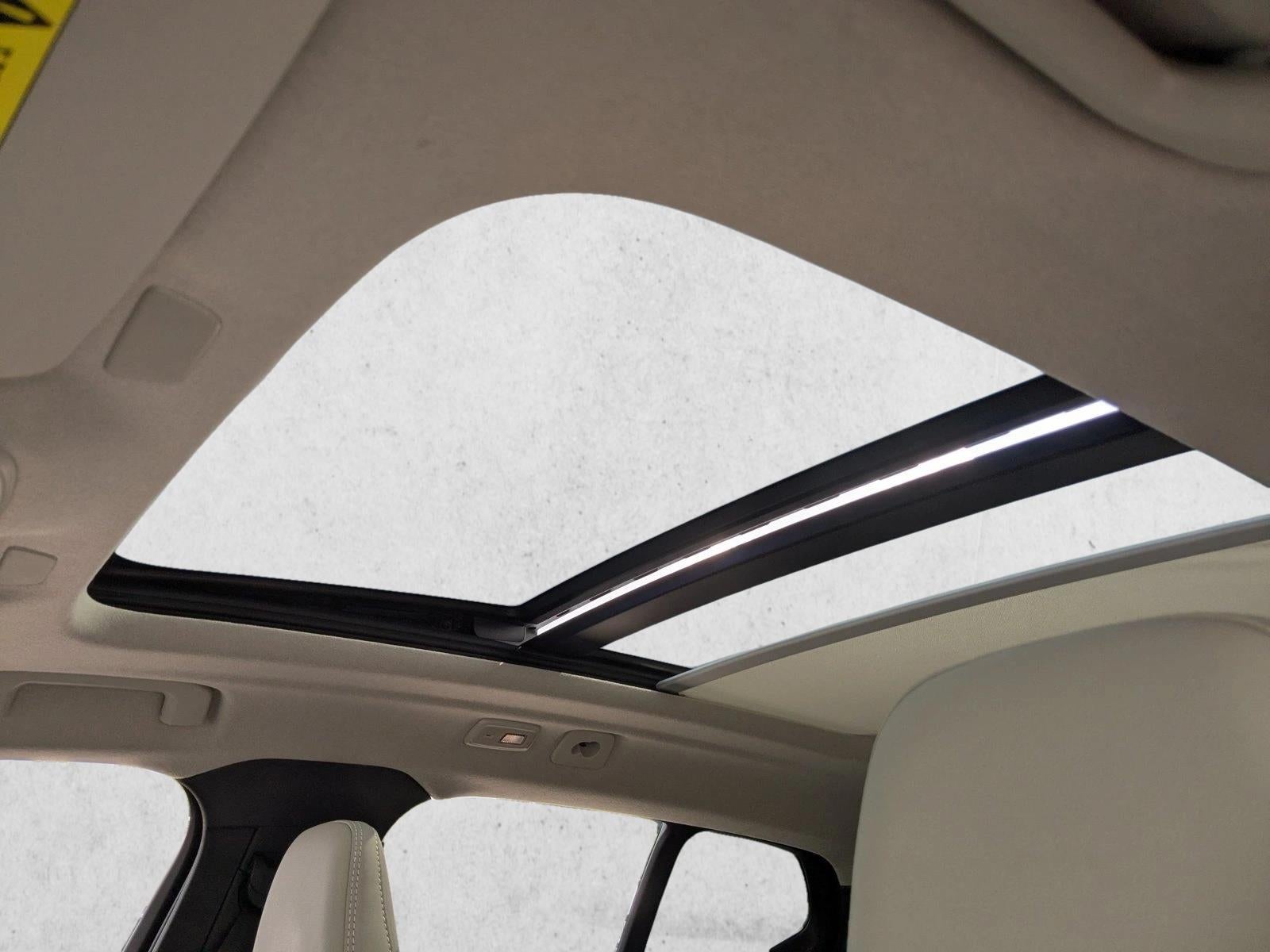 2025 Volvo XC40 Ultra Bright Theme