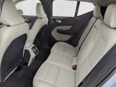 2025 Volvo XC40 Ultra Bright Theme
