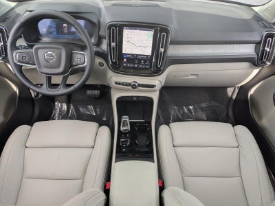 2025 Volvo XC40 Ultra Bright Theme
