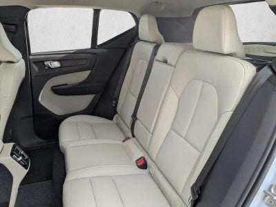 2025 Volvo XC40 Ultra Bright Theme