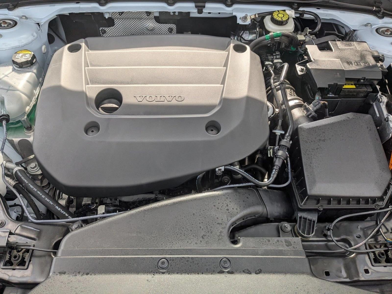 2025 Volvo XC40 Ultra Bright Theme