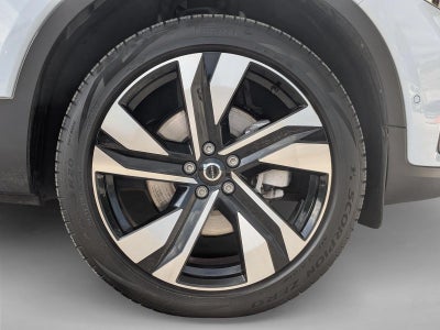2025 Volvo XC40 Ultra Bright Theme