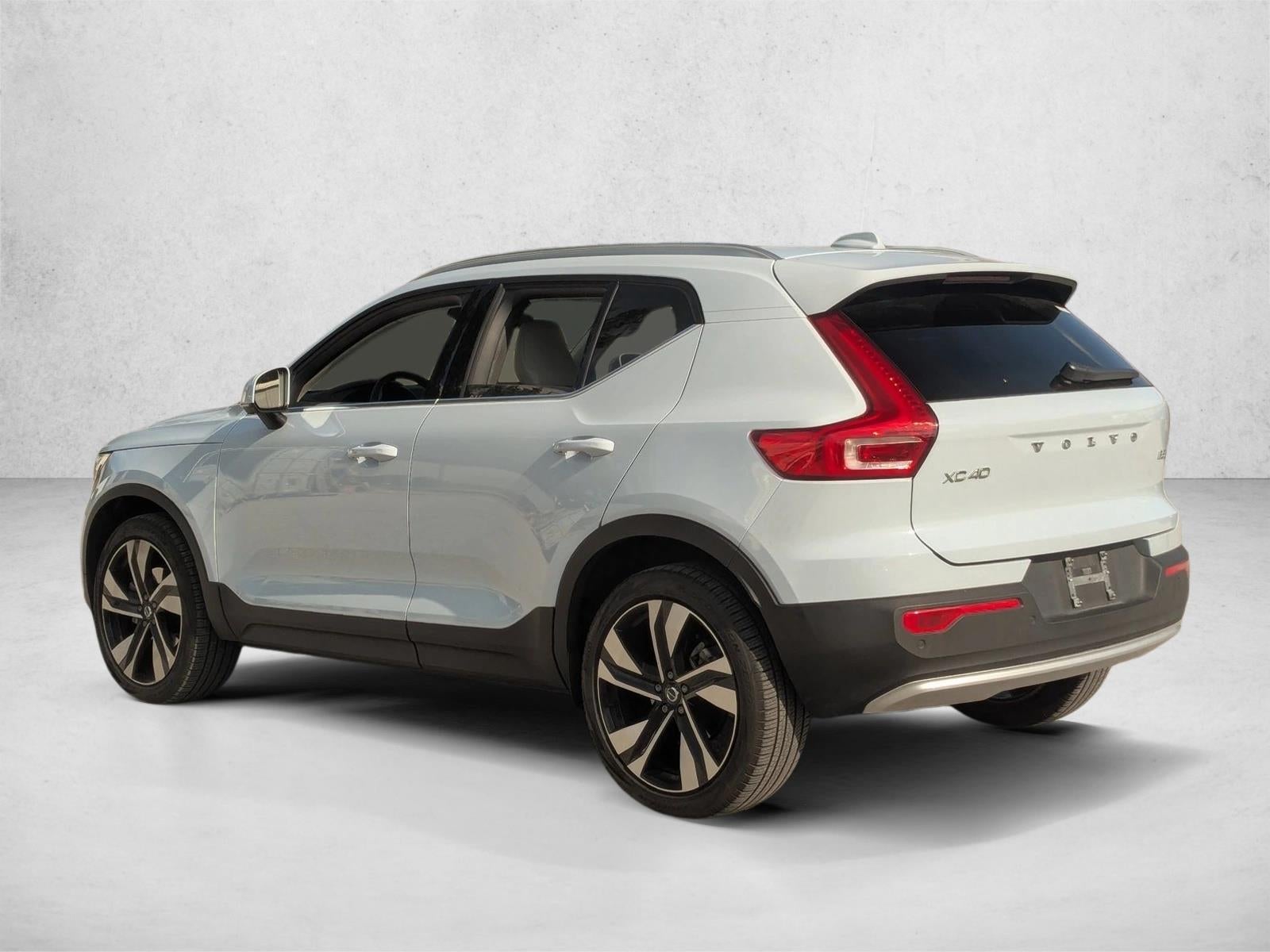 2025 Volvo XC40 Ultra Bright Theme