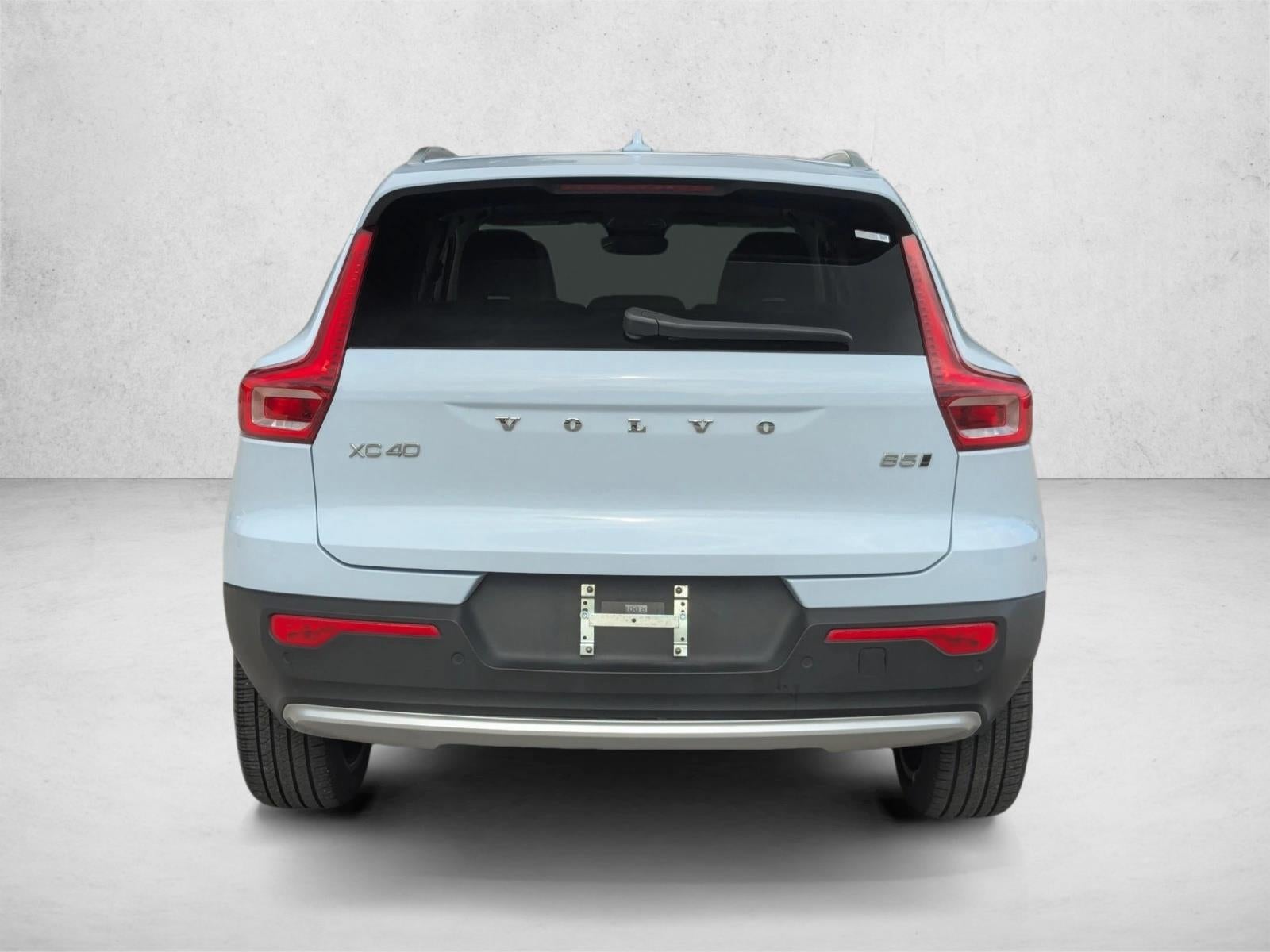 2025 Volvo XC40 Ultra Bright Theme