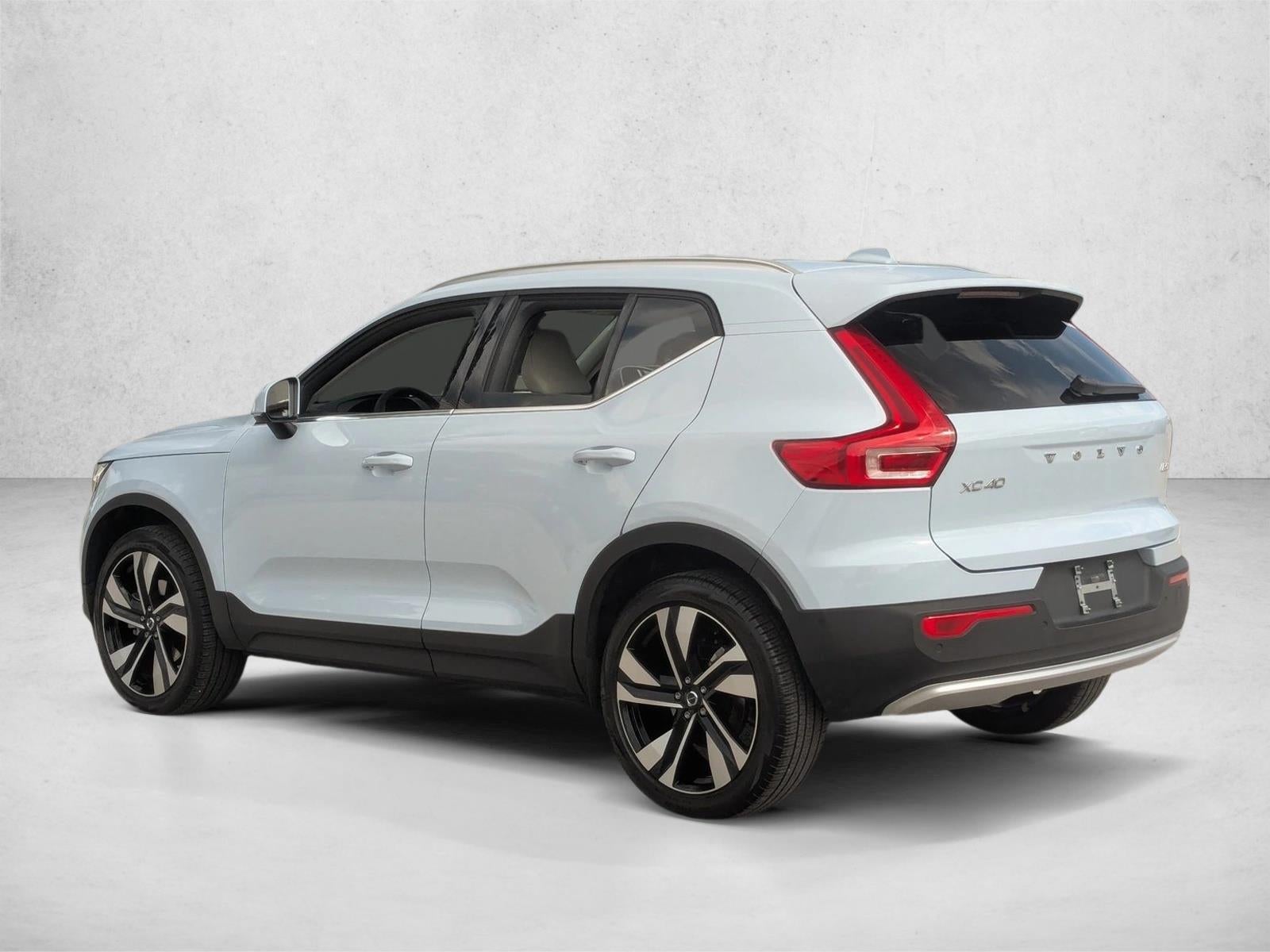 2025 Volvo XC40 Ultra Bright Theme