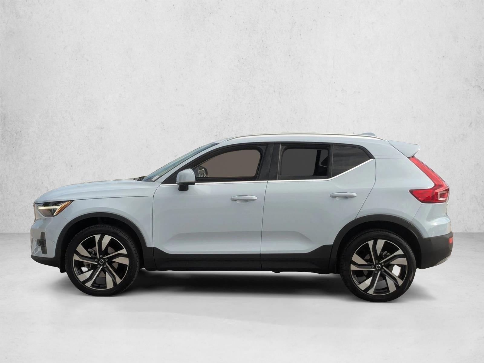 2025 Volvo XC40 Ultra Bright Theme