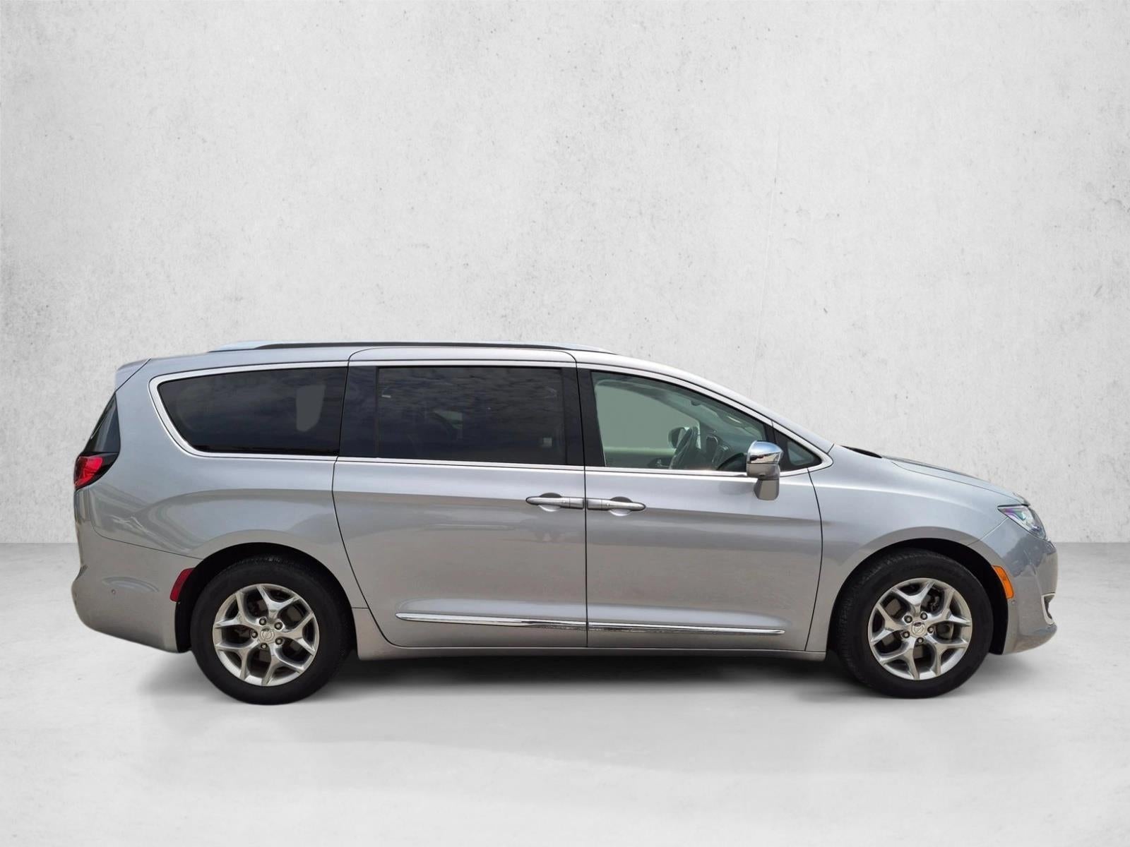 2018 Chrysler Pacifica Limited FWD