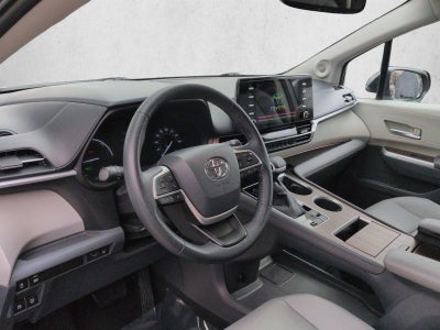 2022 Toyota Sienna XLE FWD 8-Passenger (Natl)