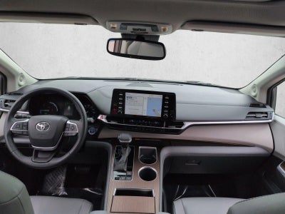 2022 Toyota Sienna XLE FWD 8-Passenger (Natl)
