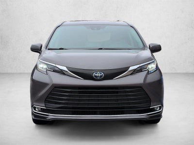 2022 Toyota Sienna XLE FWD 8-Passenger (Natl)