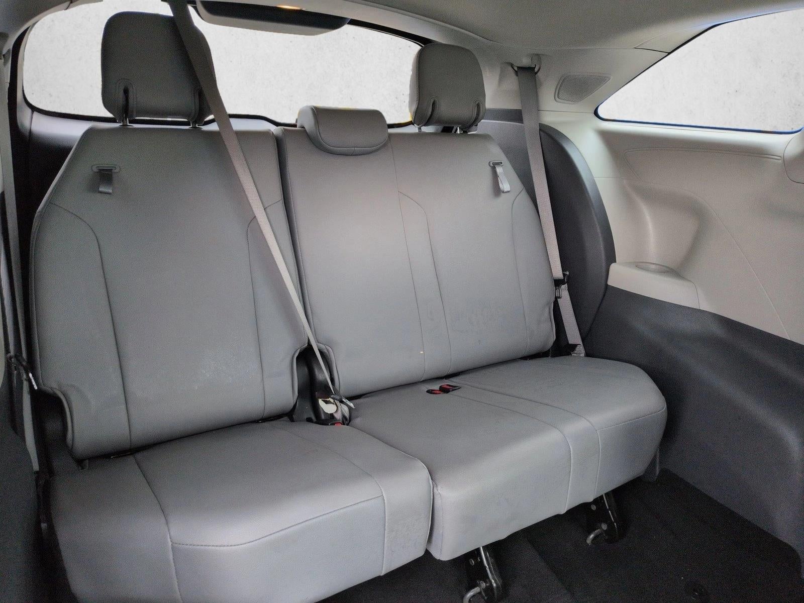 2022 Toyota Sienna XLE FWD 8-Passenger (Natl)