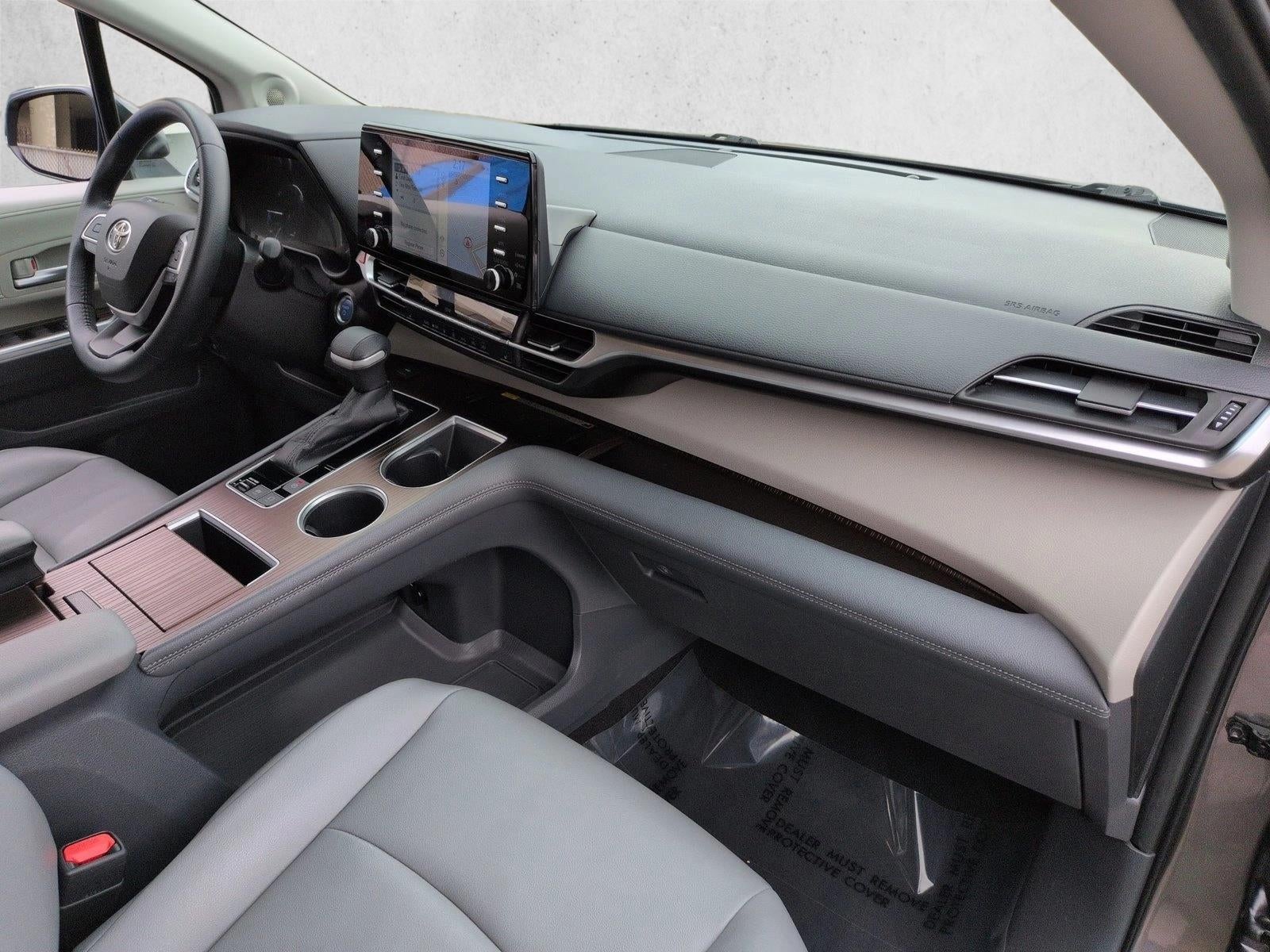 2022 Toyota Sienna XLE FWD 8-Passenger (Natl)