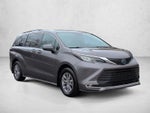 2022 Toyota Sienna XLE FWD 8-Passenger (Natl)