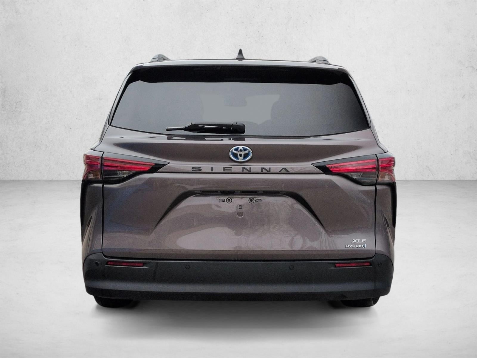 2022 Toyota Sienna XLE FWD 8-Passenger (Natl)