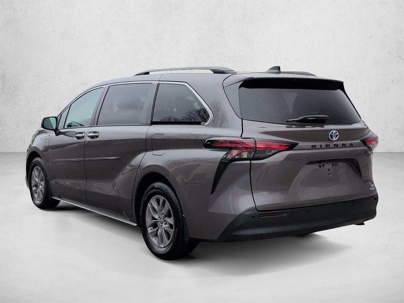 2022 Toyota Sienna XLE FWD 8-Passenger (Natl)
